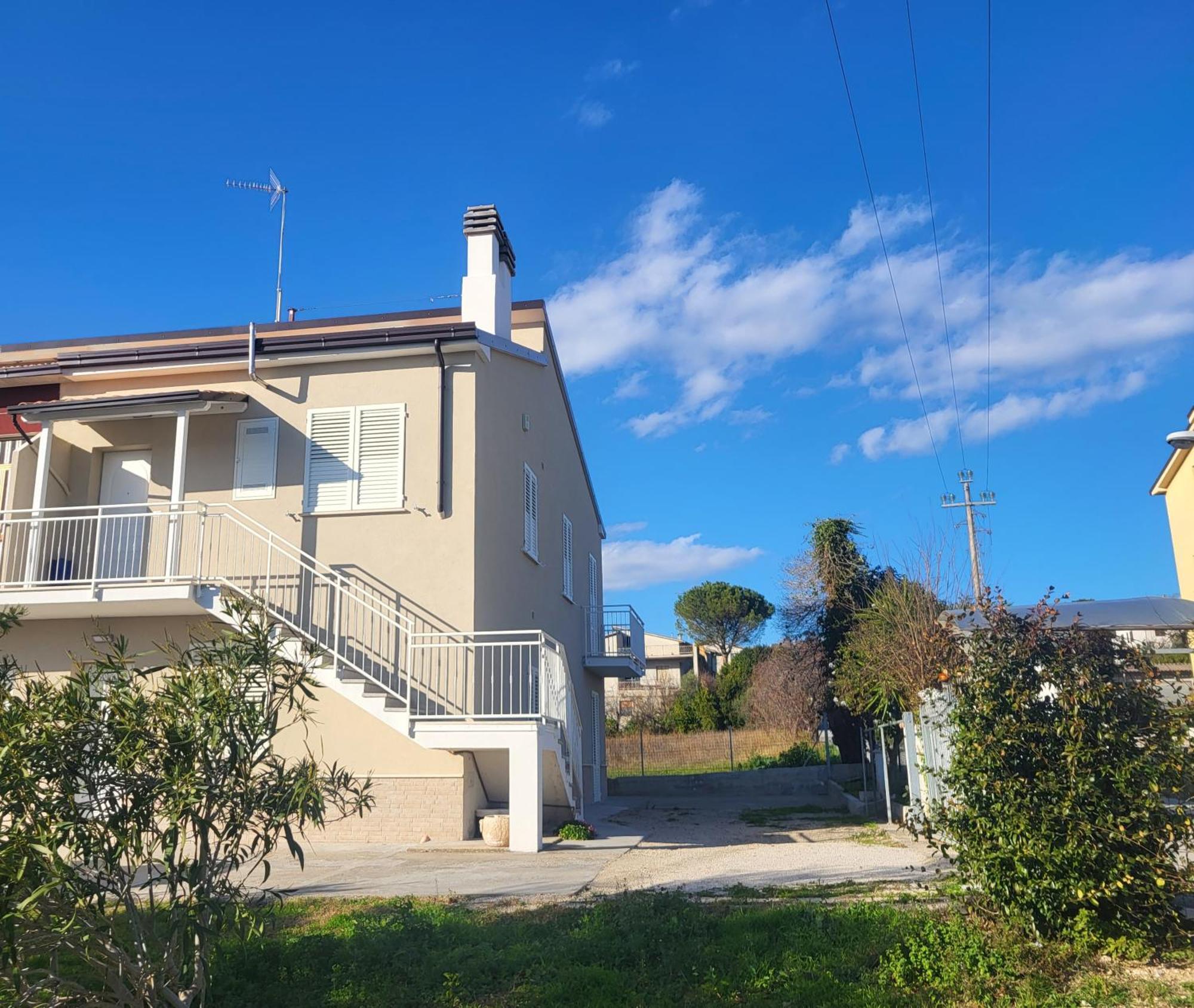 Casa Degli Ulivi - Apartment B Porto San Giorgio Luaran gambar